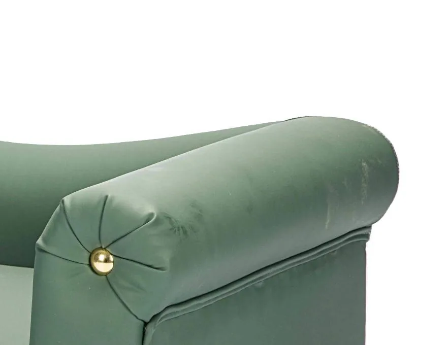 Gold-button rolled arm on the green build