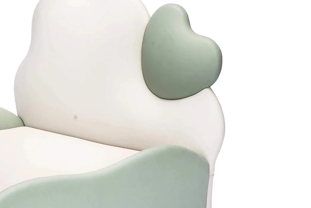 Cloud-shaped bolster walls up close